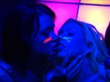 Vidéo porno mobile : Deux créatures de rêve se font doublement baiser